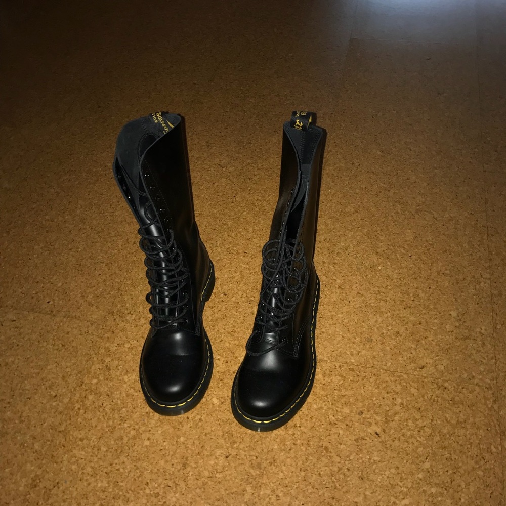 Dr. Martens AirWair w/ bouncing soles